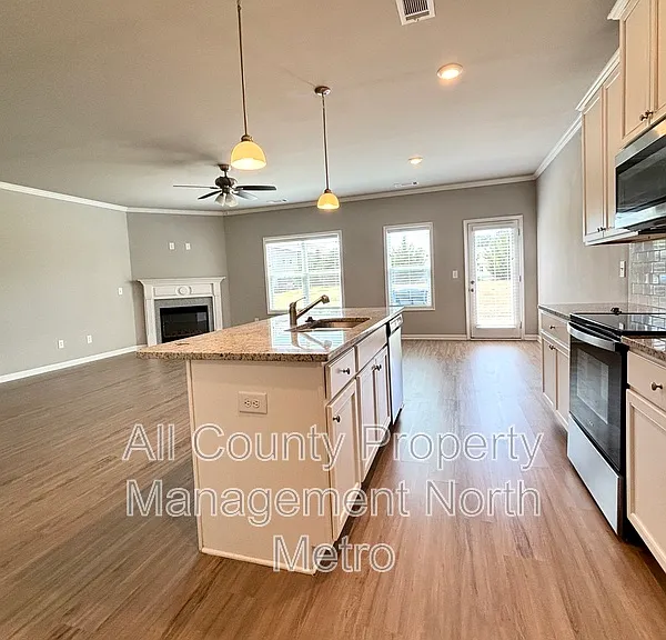 5064 Silver Fox Trl — Photo 2