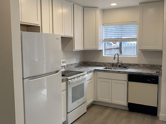 3rd image of 160 Valparaiso Ave #17