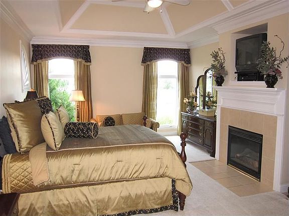 4th image of 8133 Aster Ct