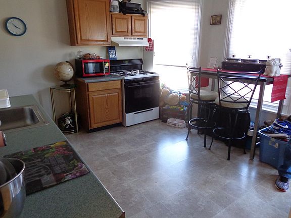2nd image of 262 Ashland Ave APT 3