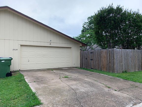 2nd image of 2028 Sam Houston Dr
