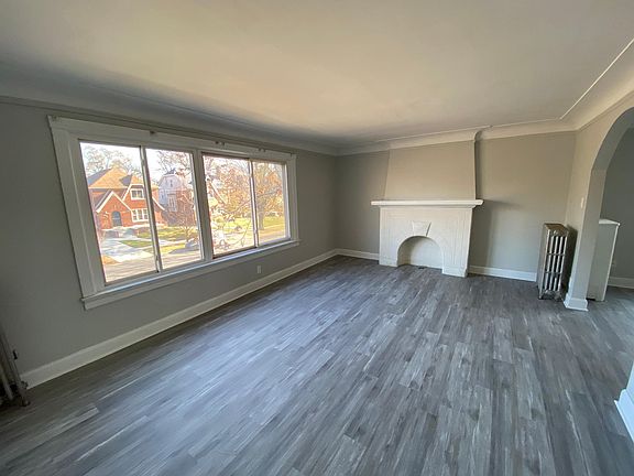 5th image of 13953 Saint Marys St