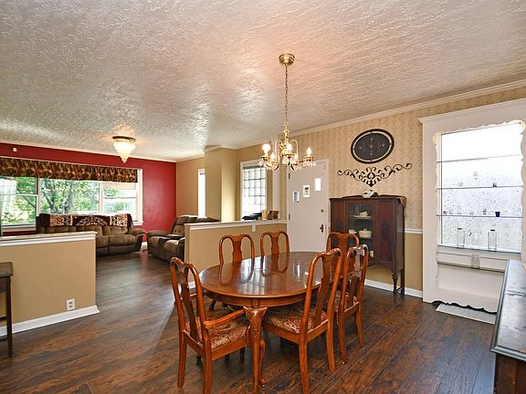 5th image of 3040 Wardall Ave