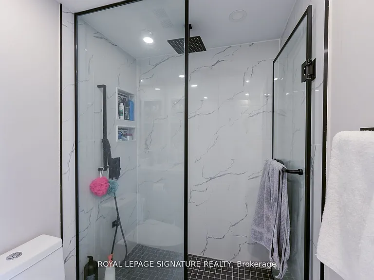 25 Kingsbridge Garden Cir #1126 — Photo 32