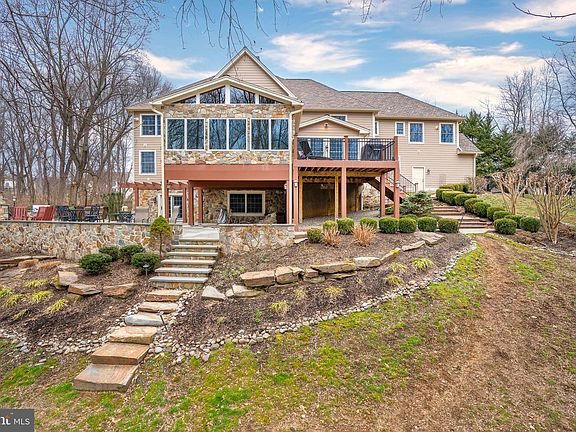 5th image of 309 E Branch Dr