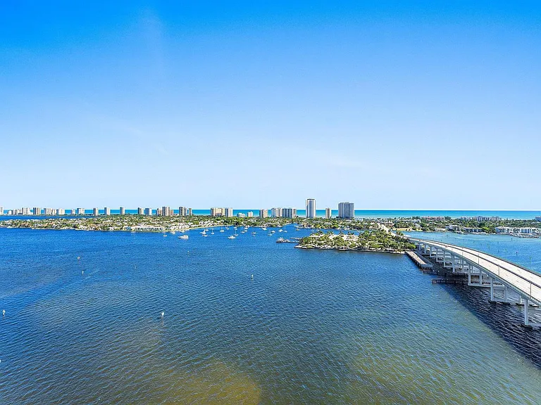 2640 Lake Shore Dr #2215 — Photo 30