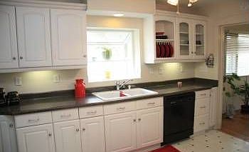 3rd image of 861 Belmont Ave