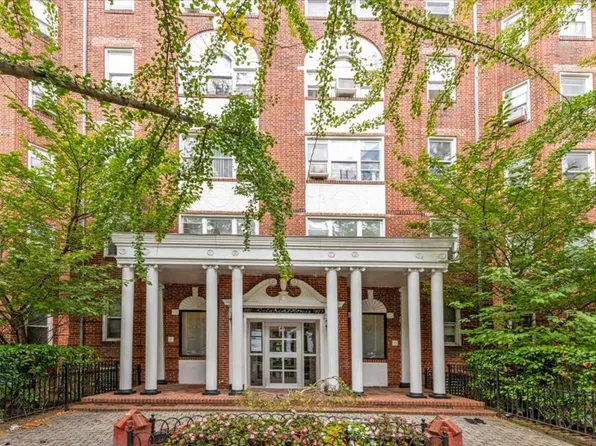 901 Avenue H image 1 of 22