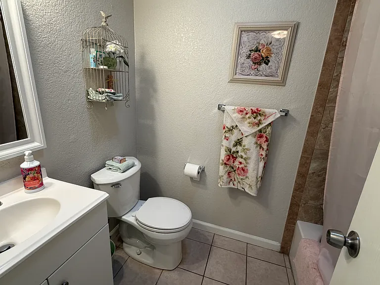 1847 E 8th St #22 — Photo 8