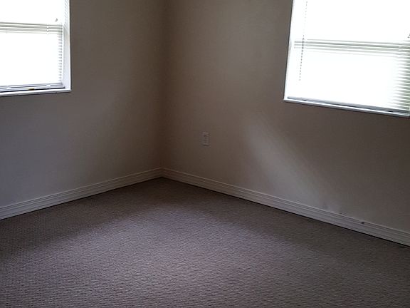 5th image of 110 Edwards Ave