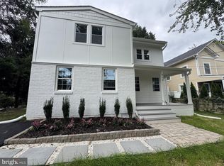 916 Crawford Dr, Rockville, MD 20851