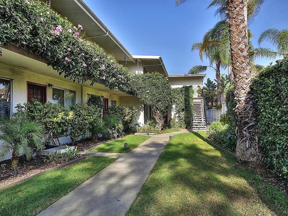 1120 Laguna St