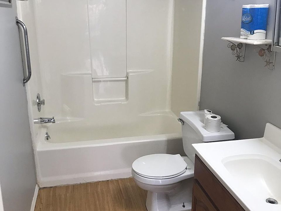 2nd image of 606 High St APT A