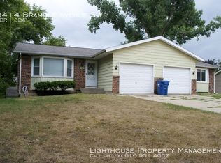 3414 Bramble Ave SW, Wyoming, MI 49519