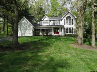 6 Deer Run Holw, Halfmoon, NY 12065