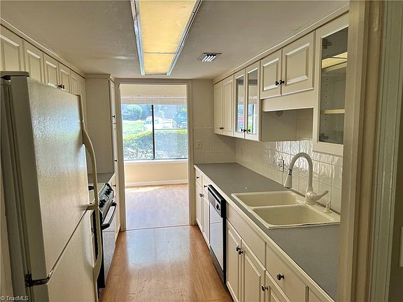 3rd image of 314 Lamplighter Cir