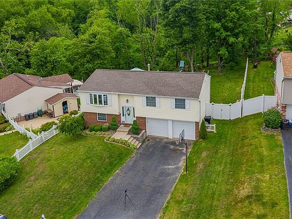 3rd image of 1938 Ivanhoe Dr