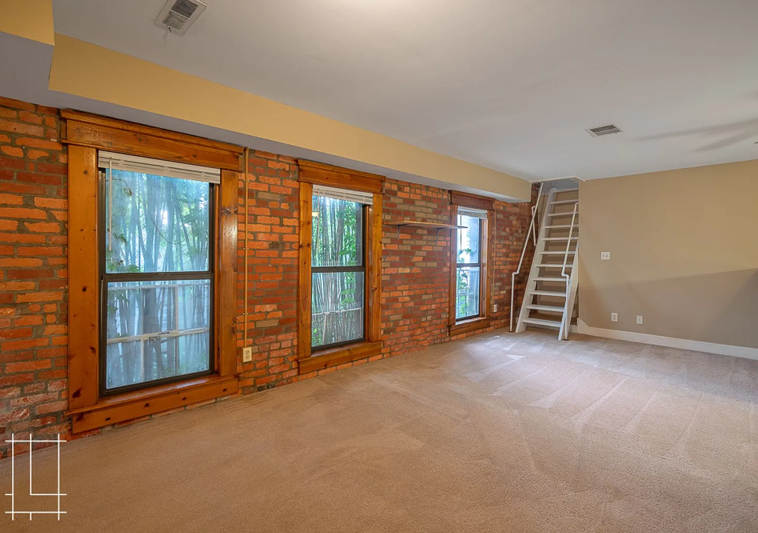 880 Hamlet St. — Photo 1