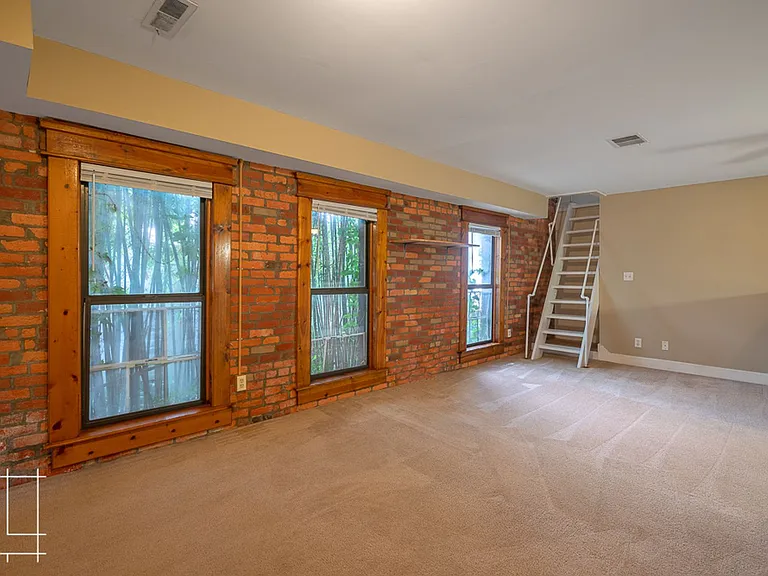 880 Hamlet St. — Photo 1