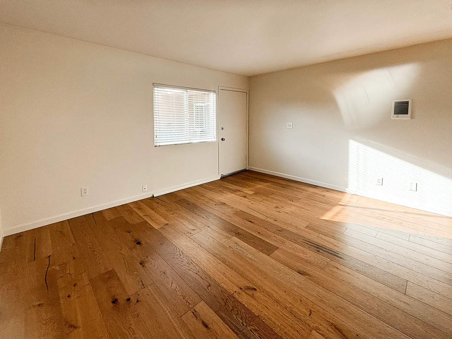 Studio, 400 sqft, $1,620 — Photo 3