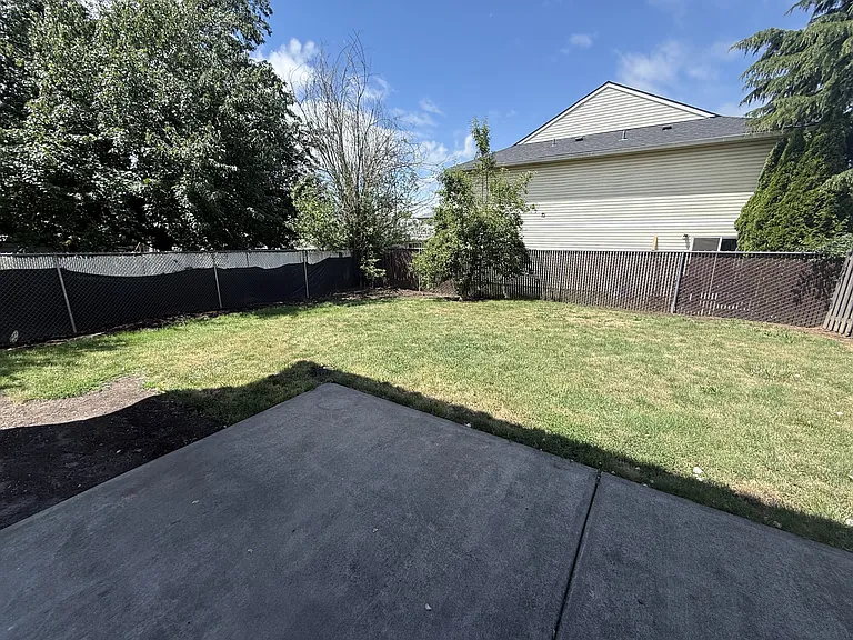 991 Mill St — Photo 32