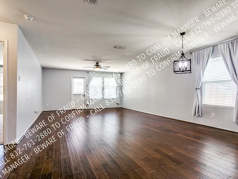 1128 Foxglove Ln — Photo 8