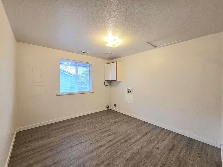 1409 Maple St — Photo 16