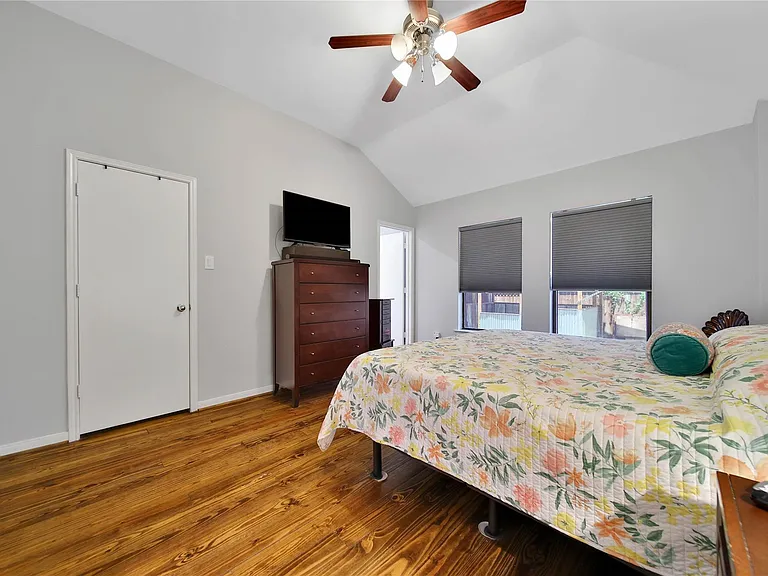 2314 Carr St — Photo 17