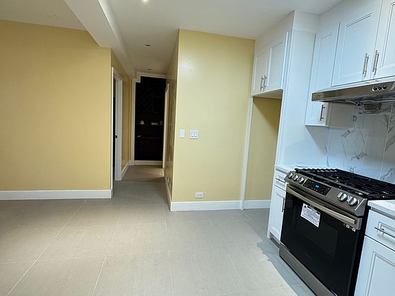 4th image of 377 Hanover Ave #1R