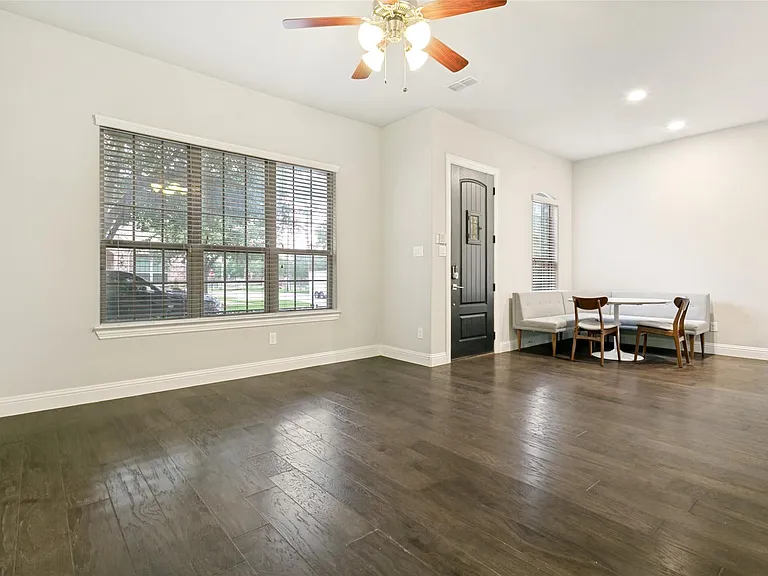 2209 Zenith Ave — Photo 4