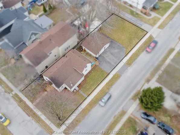 53 Selkirk St, Chatham Kent, ON N7L 1Y6