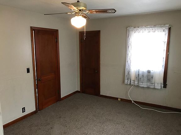 3rd image of 407 S Briarwood St