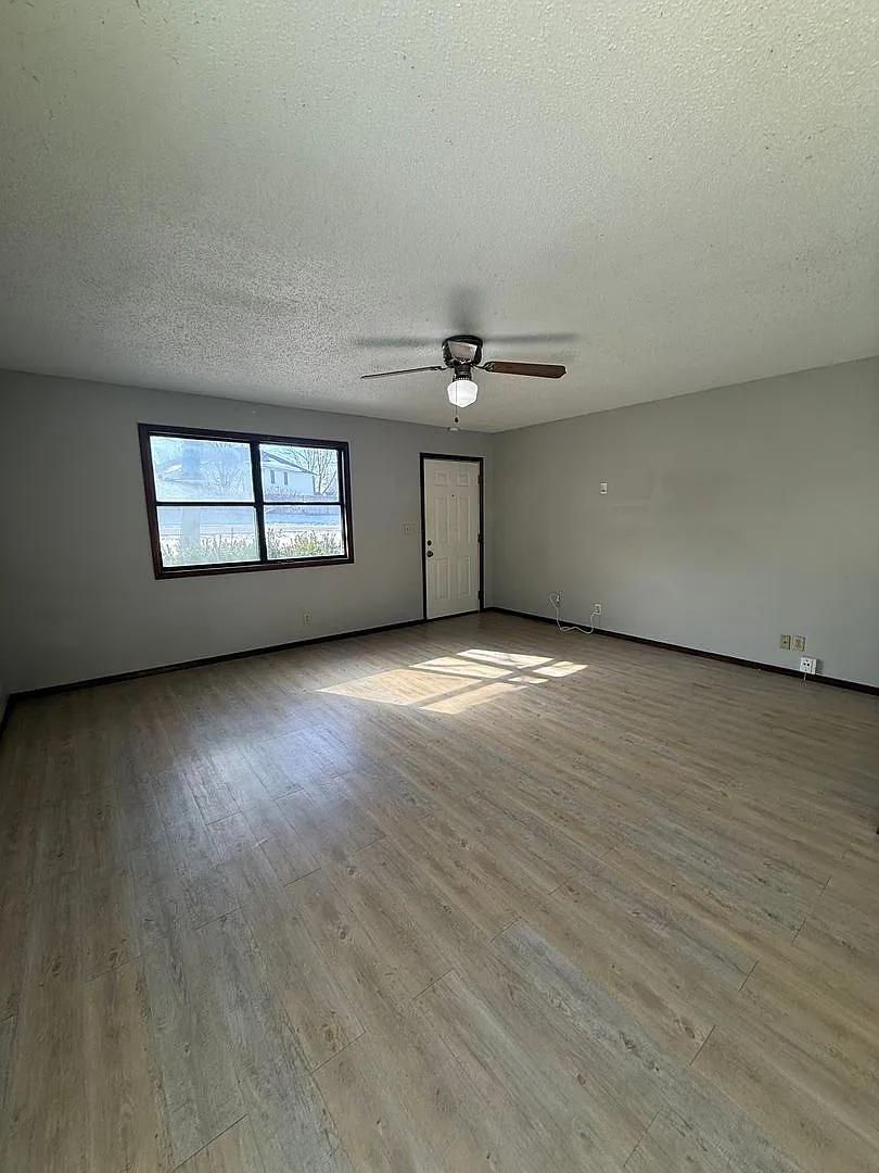 Building Photo - 2367 W Farm Road 164