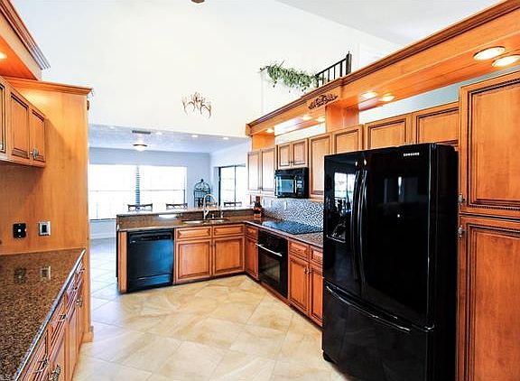 3rd image of 1439 SW 54th Ter
