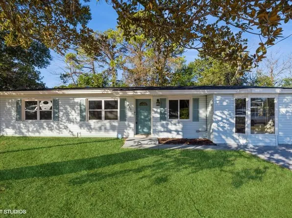 631 Stonehenge Dr, Mary Esther, FL 32569