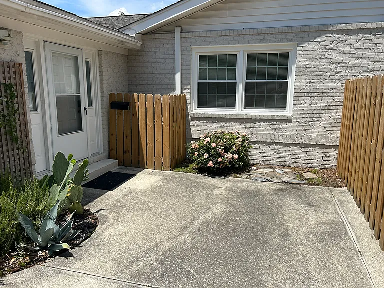 224 Yorkshire Ln — Photo 15