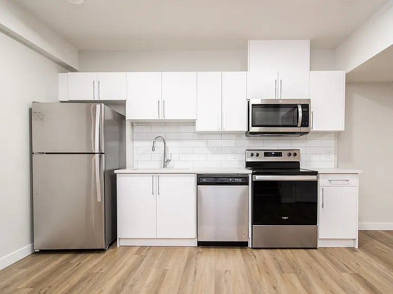 100 Penn Pl #B — Photo 1