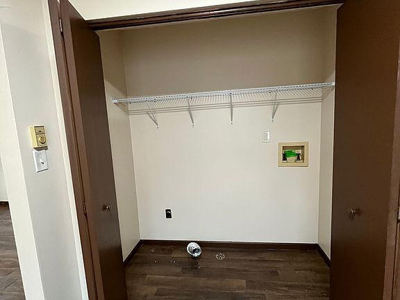 4th image of 560 N Wagner Ave