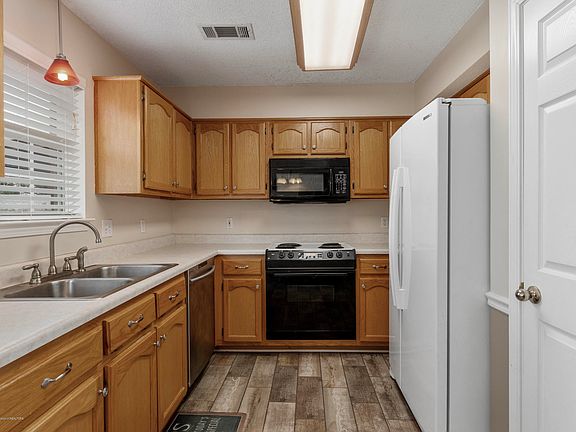 4th image of 9802 Dogwood Ct E