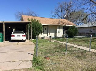 2004 W 3rd St, Taylor, TX 76574