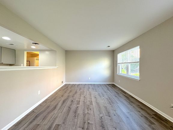 4th image of 9689 Hagel Cir Suite C