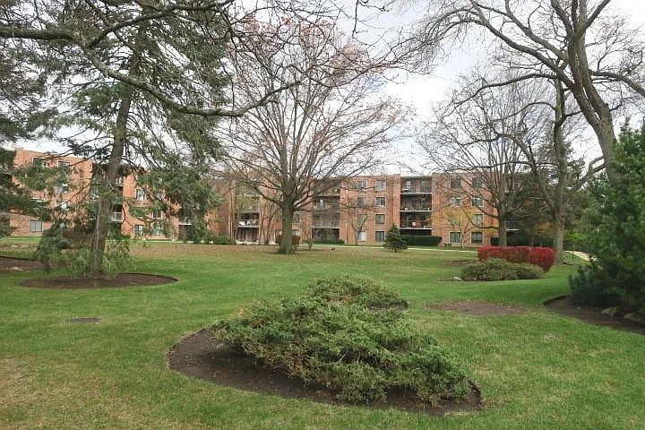 3 bed, 1700 sqft, $2,950 — Photo 2