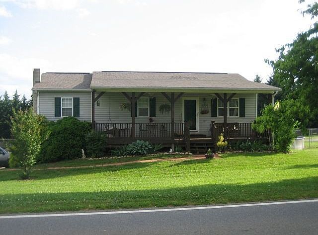 1st image of 3204 Smokey Ln