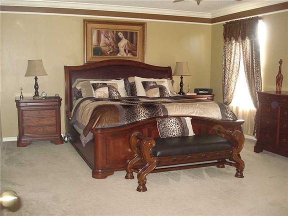 3rd image of 3295 Amberley Park Cir