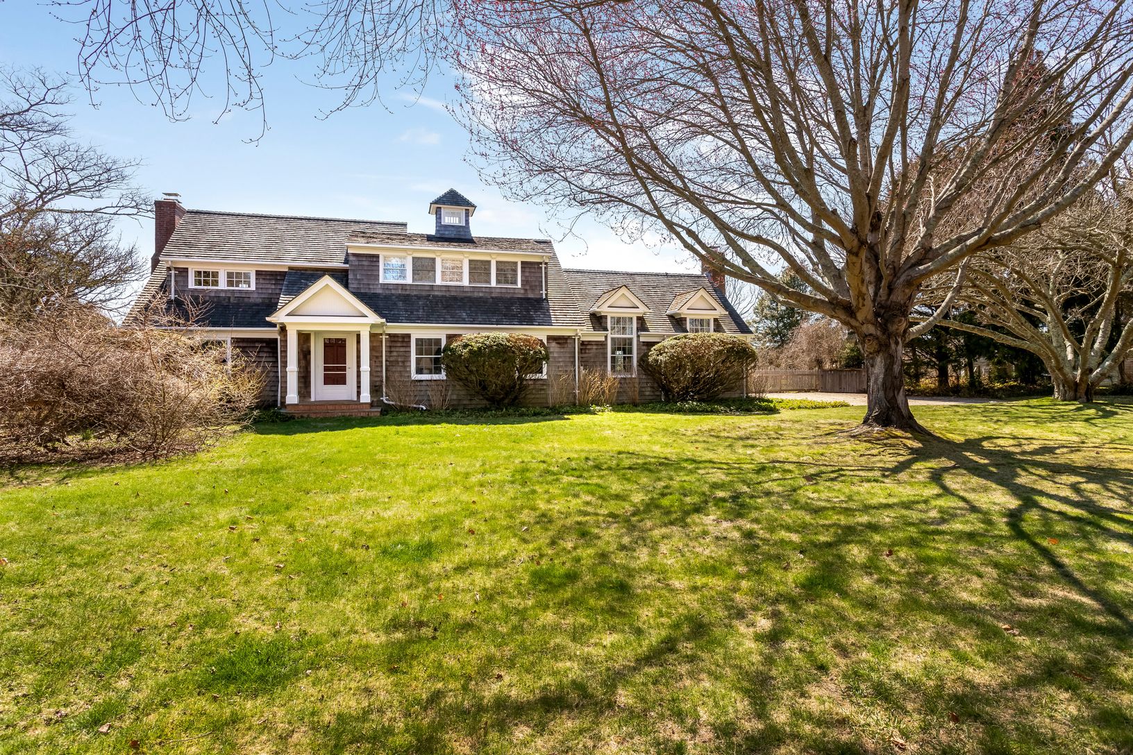  Classic Farmhouse near Ocean