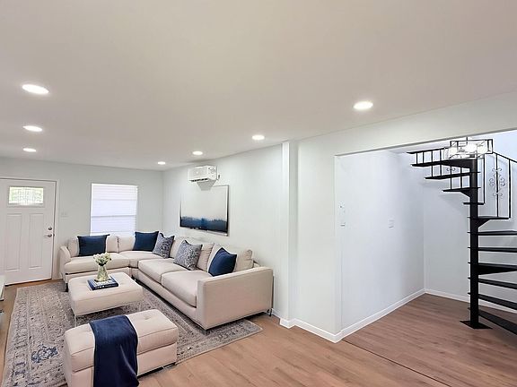 4th image of 1439 PETERSON AVE