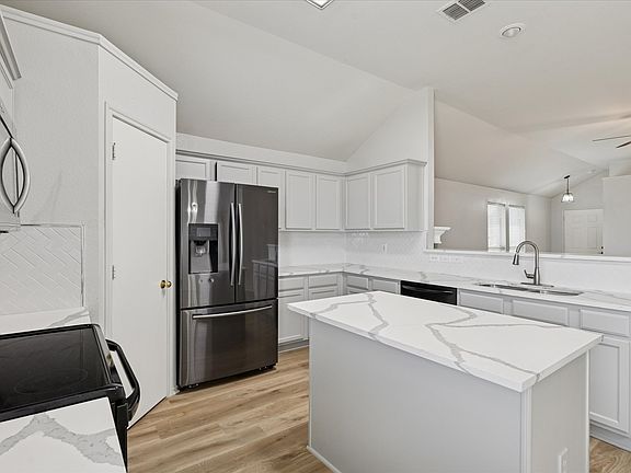 4th image of 1008 Chestnut Dr