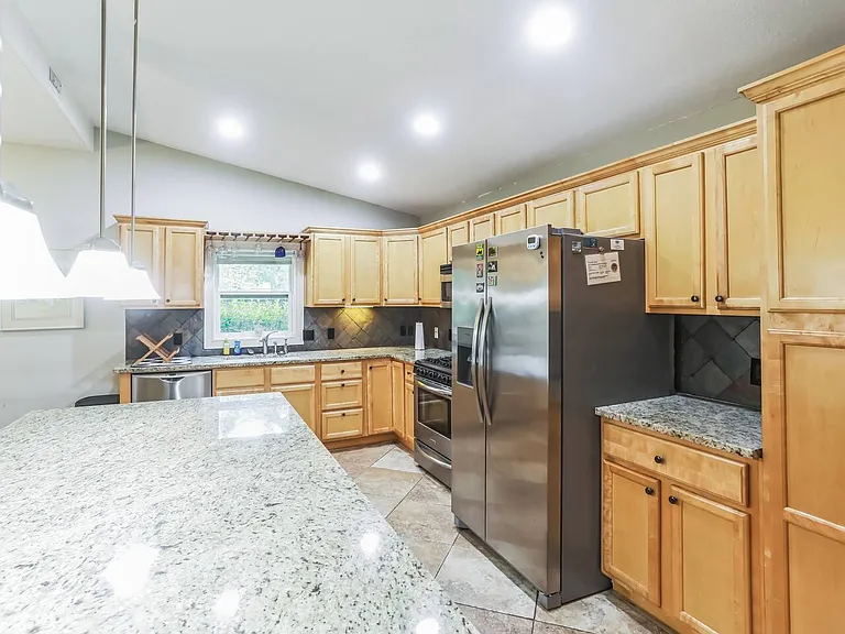 112 Riverview Dr — Photo 22