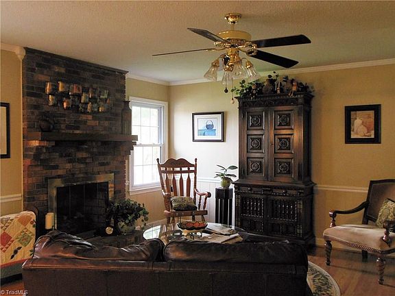 5th image of 225 Green Knolls Dr