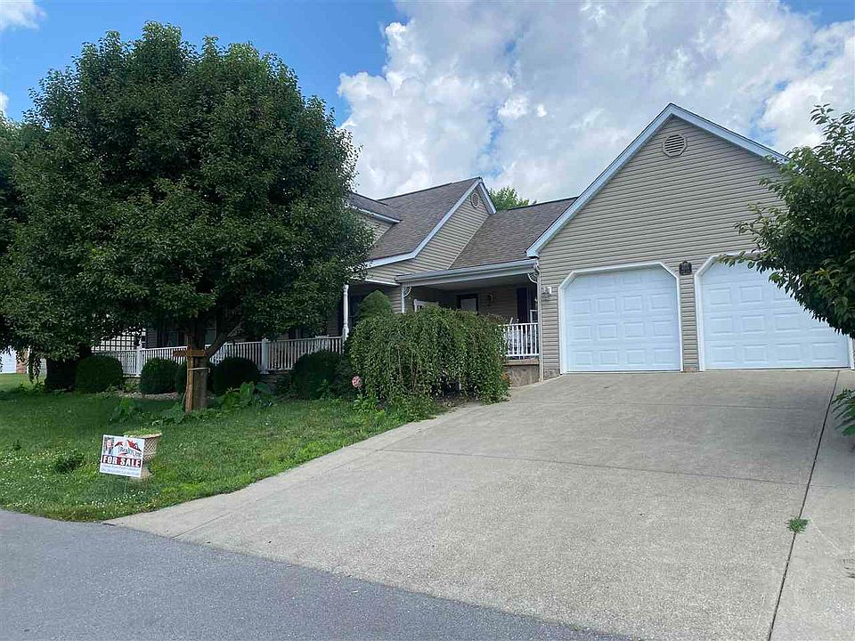 1st image of 1015 Daisy Ln